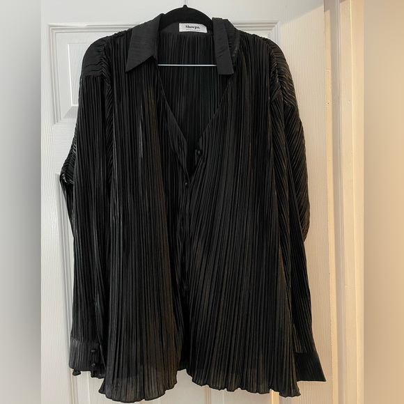 Showpo Beca Shirt - Plisse Button Up Black  - US 12 (XXL) - Picture 10 of 12